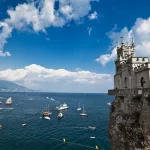 Очарование Аренды: Почему Квартиры в Ялте – Это Как Путешествие в Бездну Морских Жемчугов